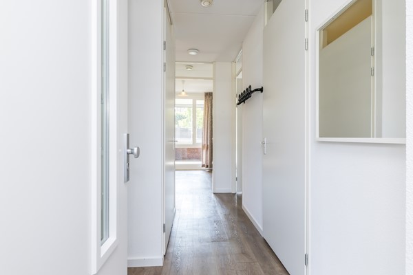 Foto - Te koop: In een fraai, modern wooncomplex "Heiderveste", midden in het hart van Heerlerheide, op loopafstand van een winkelcentrum; ligt dit ruime, luxe appartement op de 1e verdieping (2e woonlaag).
